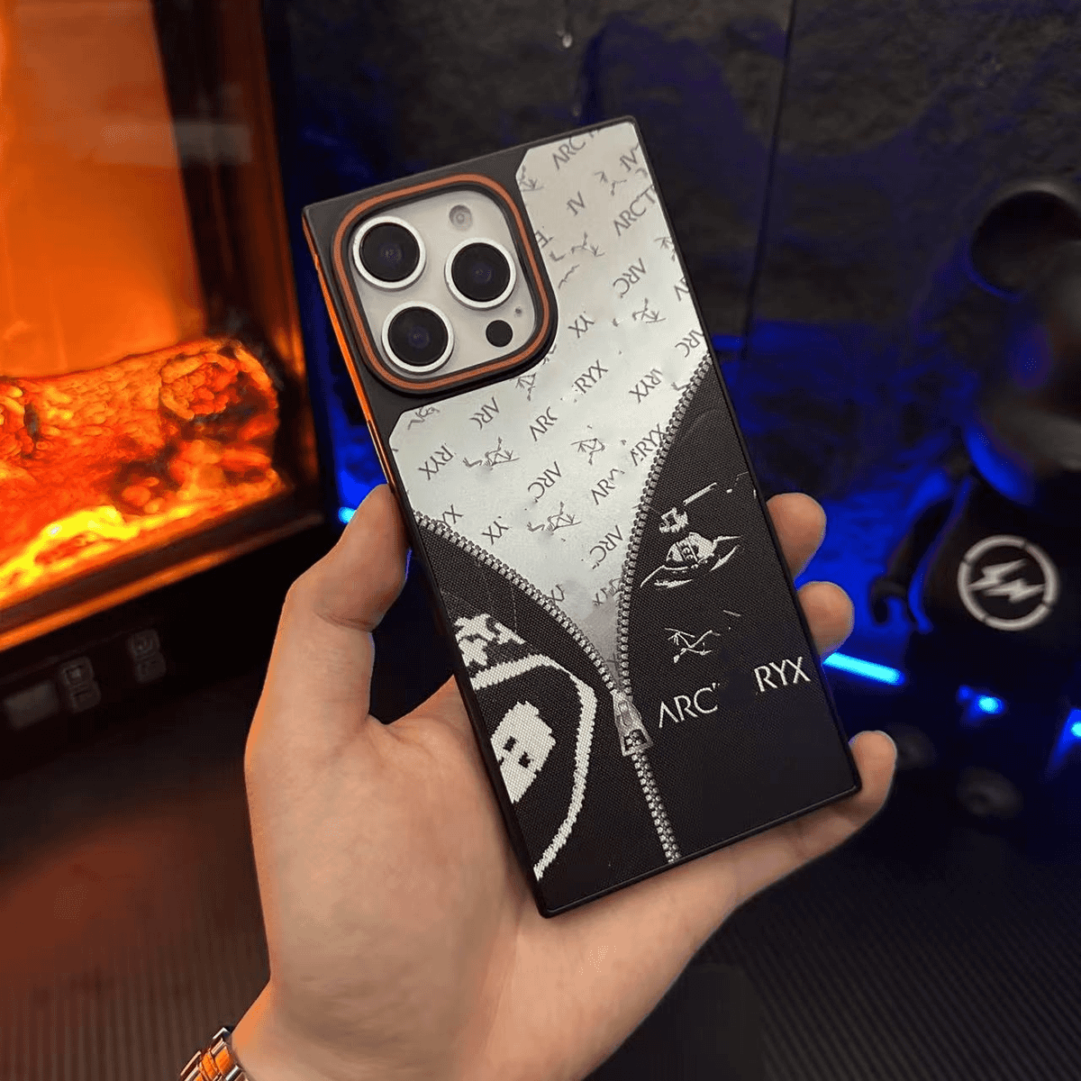 Fashionable outdoor iPhone16 case The North Face Mountain